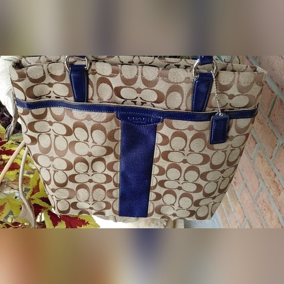 NEW AUTHENTIC COACH TOTE BAG JACQUARD SIGNATURE C WITH BLUE PATENT LEATHER TRIM - Picture 14 of 16